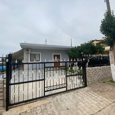קסאמיל Eraldo Brahimi Apartaments מראה חיצוני תמונה