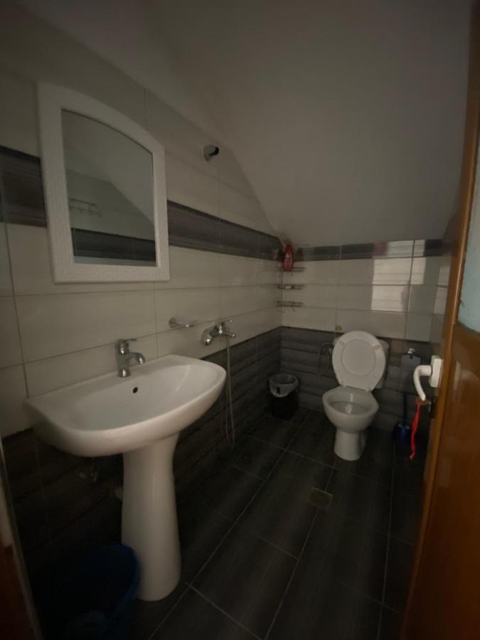 קסאמיל Eraldo Brahimi Apartaments מראה חיצוני תמונה