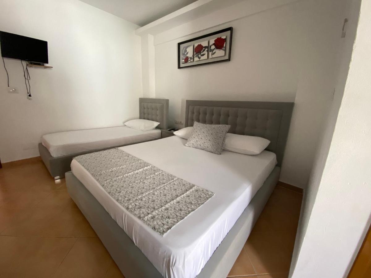 קסאמיל Eraldo Brahimi Apartaments מראה חיצוני תמונה