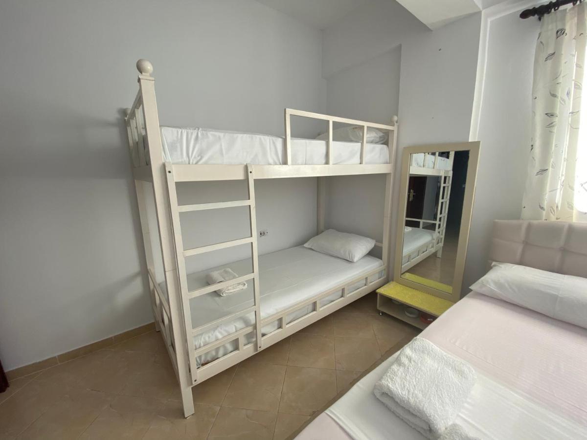 קסאמיל Eraldo Brahimi Apartaments מראה חיצוני תמונה
