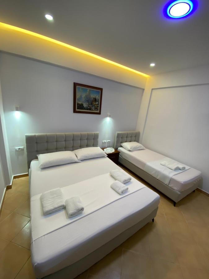 קסאמיל Eraldo Brahimi Apartaments מראה חיצוני תמונה