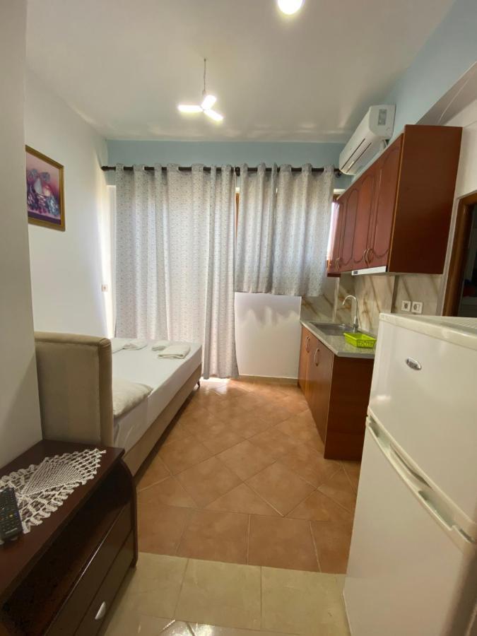קסאמיל Eraldo Brahimi Apartaments מראה חיצוני תמונה