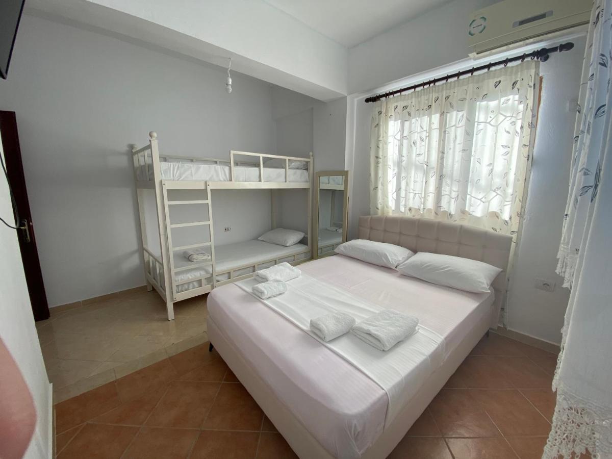 קסאמיל Eraldo Brahimi Apartaments מראה חיצוני תמונה