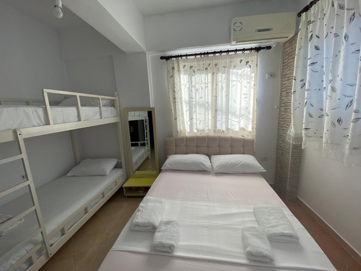 קסאמיל Eraldo Brahimi Apartaments מראה חיצוני תמונה