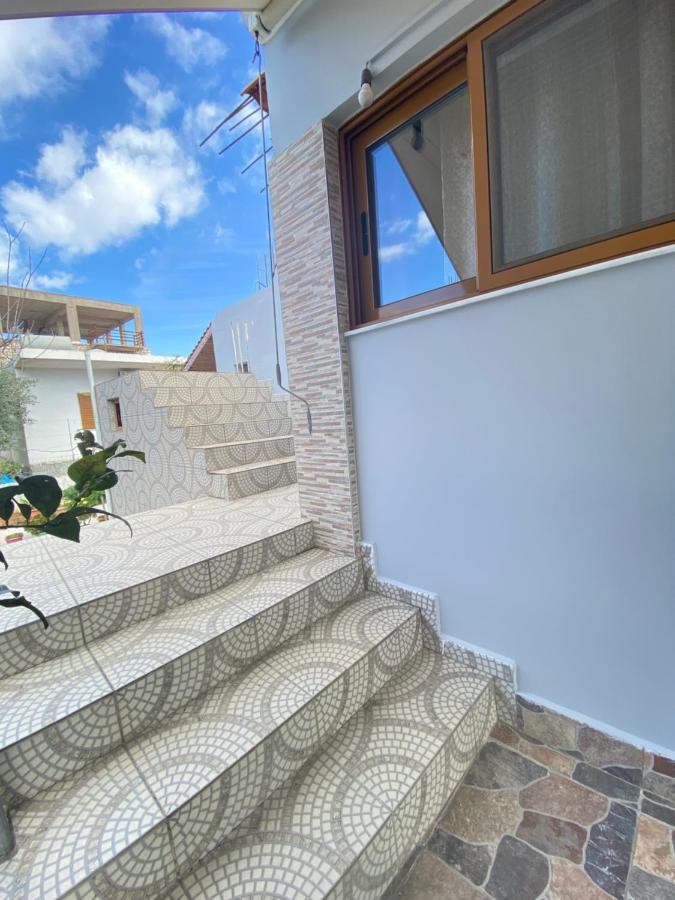 קסאמיל Eraldo Brahimi Apartaments מראה חיצוני תמונה