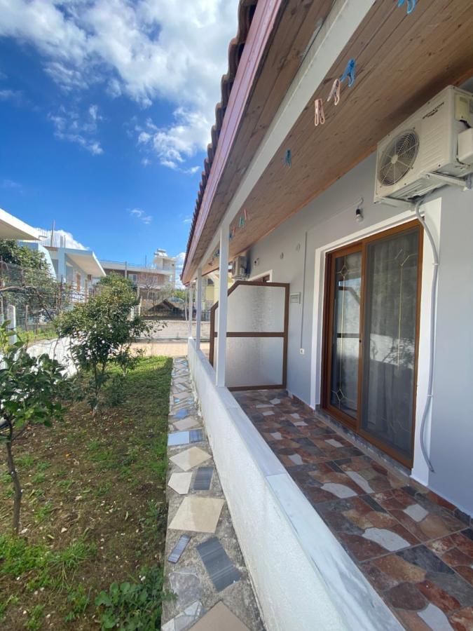 קסאמיל Eraldo Brahimi Apartaments מראה חיצוני תמונה