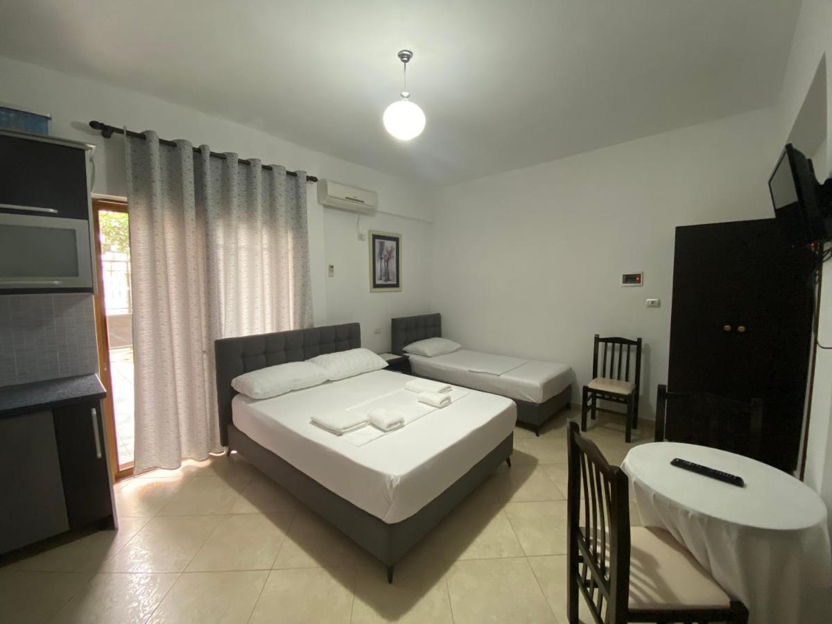 קסאמיל Eraldo Brahimi Apartaments מראה חיצוני תמונה