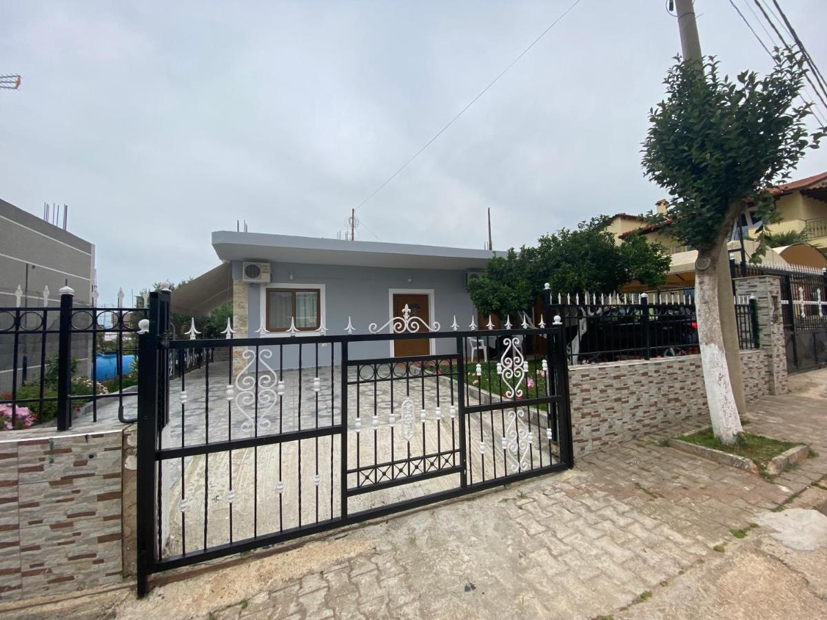 קסאמיל Eraldo Brahimi Apartaments מראה חיצוני תמונה