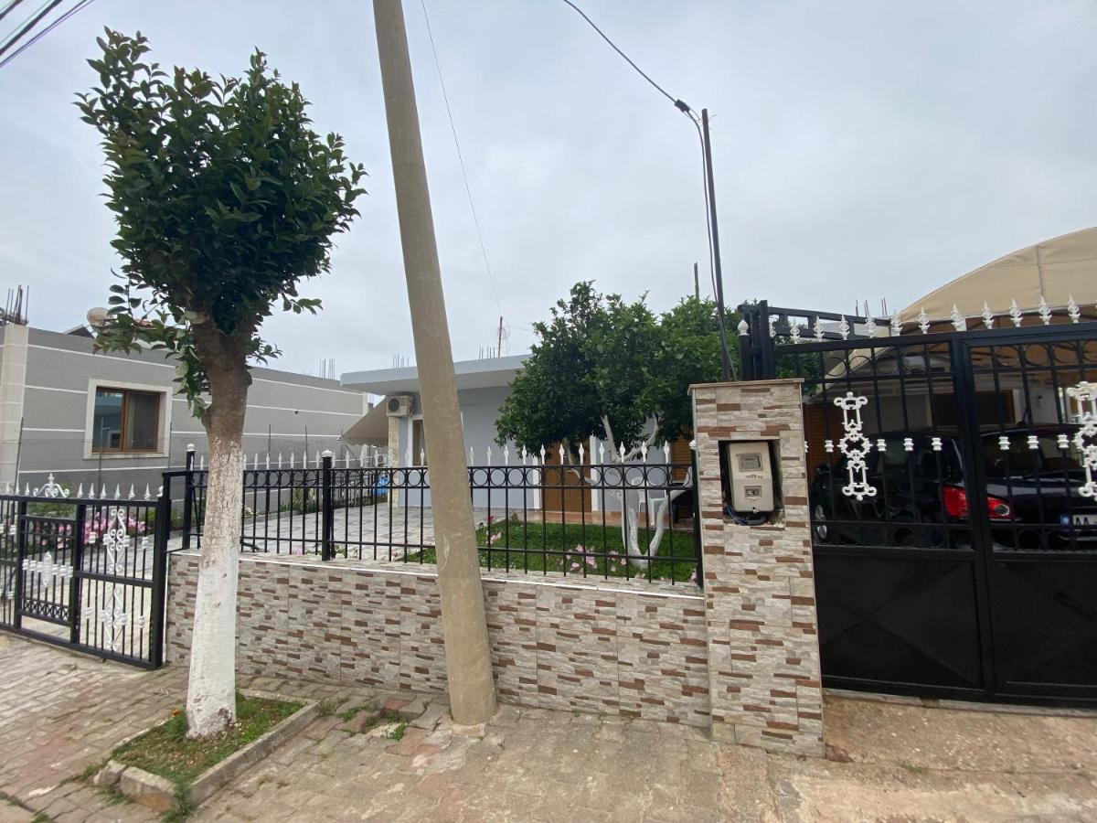 קסאמיל Eraldo Brahimi Apartaments מראה חיצוני תמונה